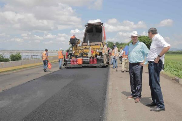 Supervisa Quirino trabajos de rehabilitación de autopista Benito Juárez