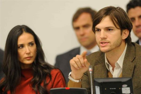 Ashton Kutcher evita polémica con Demi Moore