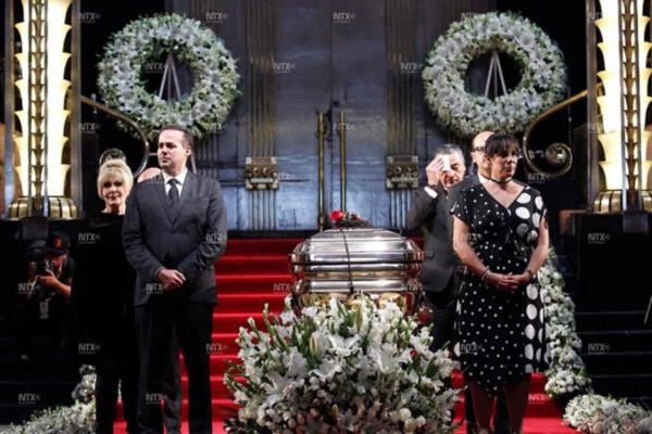 Inicia homenaje a El Príncipe de la Canción en Bellas Artes