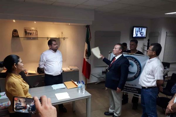 Protestan integrantes del Congreso Nacional Ciudadano en Palacio Municipal de Ahome
