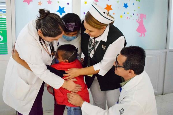 Niños vencen el cáncer y tocan la campana de la salud en el IMSS de Culiacán