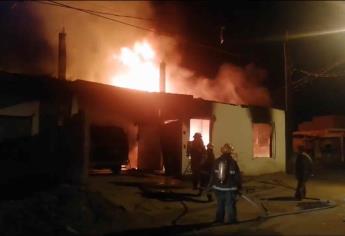 Se incendia supuesta bodega clandestina de combustible en Mazatlán