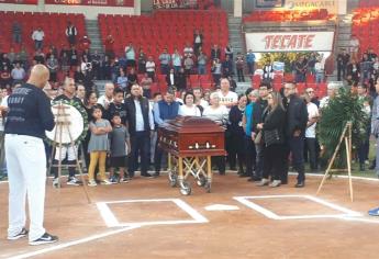 Rinden homenaje a Paquín Estrada en las plazas de la LMP