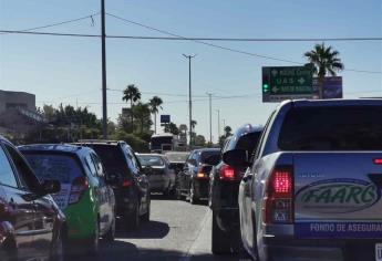 Se disparan infracciones por estacionarse en áreas azules y doble fila