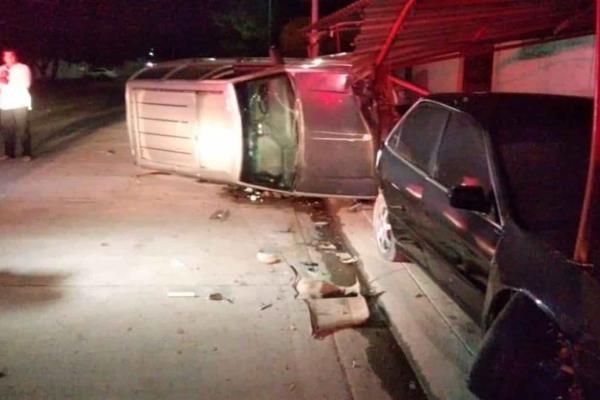Accidentes dejan a dos jóvenes lesionados