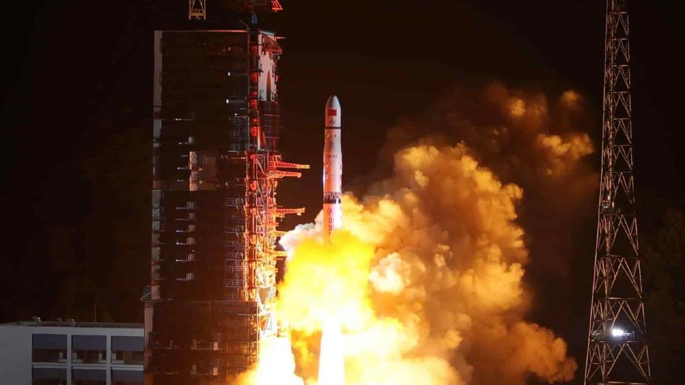 China lanza satélite para experimentos de tecnología de comunicación