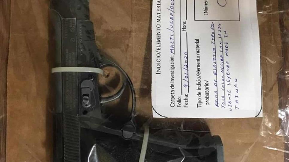 Detienen a tres jóvenes tras asalto con pistola de juguete