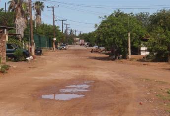 Se reúne alcaldesa de Ahome con vecinos de El Jitzámuri para abordar problemática del agua