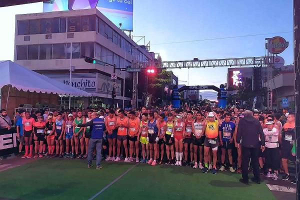 Ambiente familiar y colorido en el Maratón de Culiacán