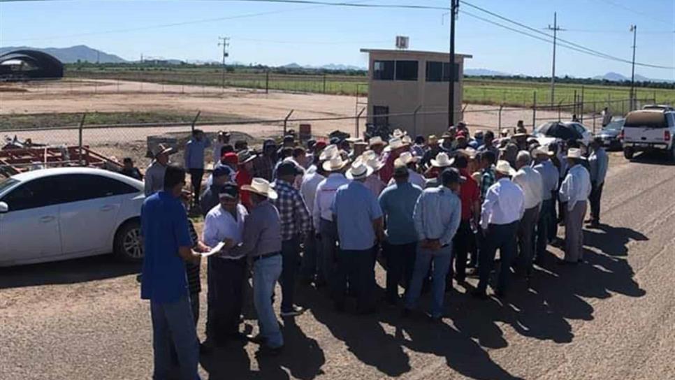 Por malapagas, mantienen bodegas bloqueadas