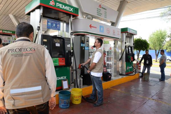 Multas de hasta 800 mil pesos a gasolineros que se nieguen a verificación