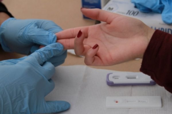 Llama IMSS a pacientes con VIH para cambio de tratamiento