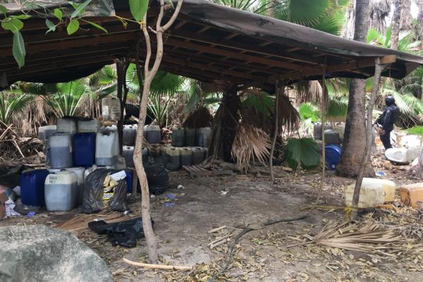 FGR en Sinaloa investiga narcolaboratorio localizado en Sanalona