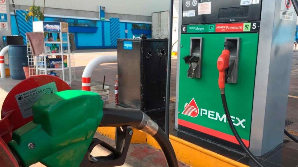 Para que no suba, AMLO le mete $11 al precio de la gasolina