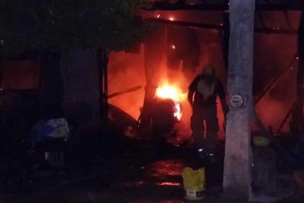 Detienen a hombre por prender fuego a la casa de su hermano