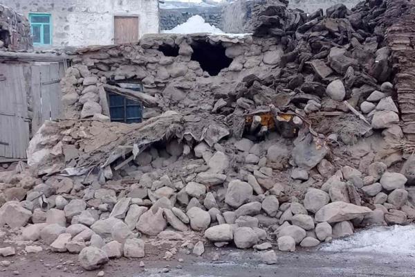Mueren siete personas tras fuerte sismo en frontera turco-iraní