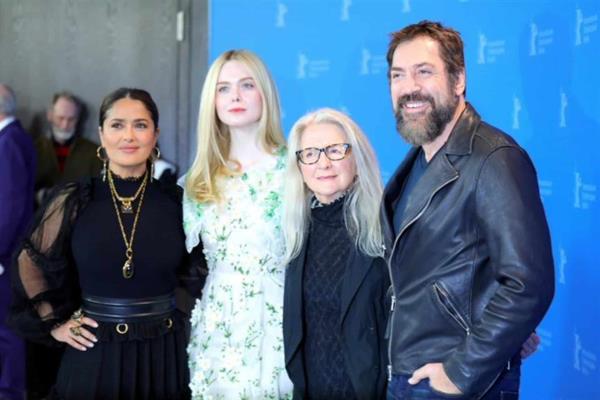 Javier Bardem y Salma Hayek presentan filme en Berlinale 2020
