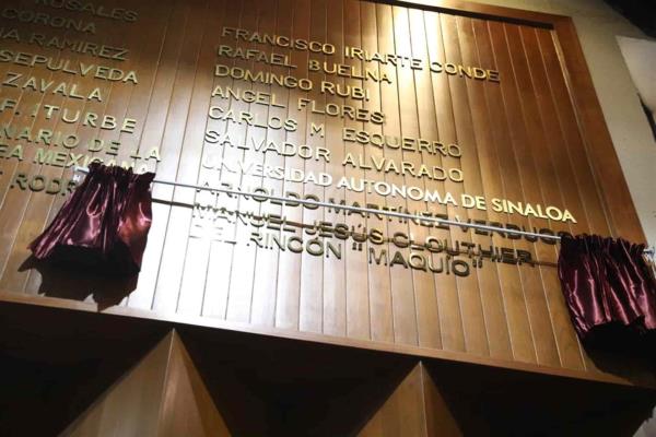 Develan letras doradas de Maquío Clouthier en el Congreso