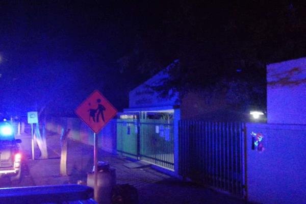 Caen dos presuntos ladrones que intentaban extraer aire acondicionado de kínder de Culiacán