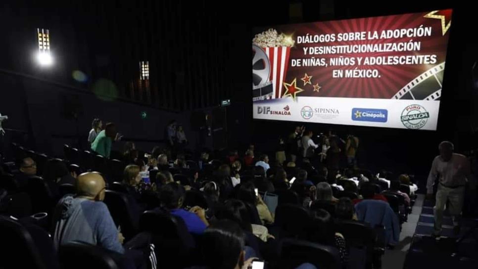 Proyectan función de cine para promover la adopción en Sinaloa