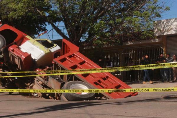 Sin descanso se gestionan recursos para drenajes y socavones: Chapman
