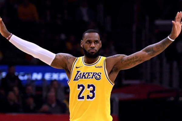 LeBron James se niega a jugar con arena vacía, como pretende NBA