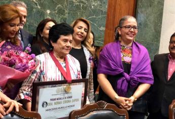 Recibe Mercedes Murillo premio Norma Corona Sapién