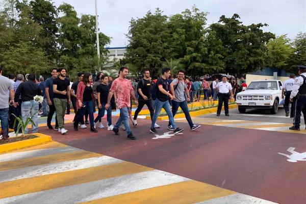 Inaugura Rector de la UAS paso peatonal, en Culiacán