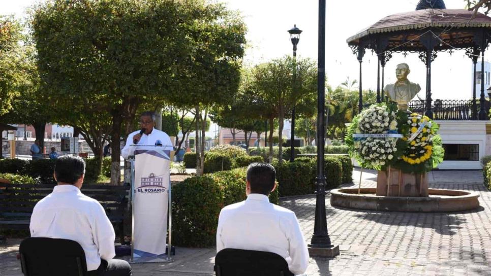 Aislados, celebran natalicio de Juárez en El Rosario