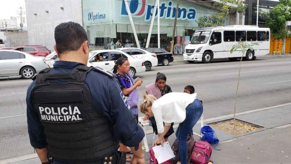 “Déjenlos trabajar, apóyenlos, no los ataquen”, defienden a menores pedigüeños “Déjenlos trabajar, apóyenlos, no los ataquen”, defienden a menores pedigüeños