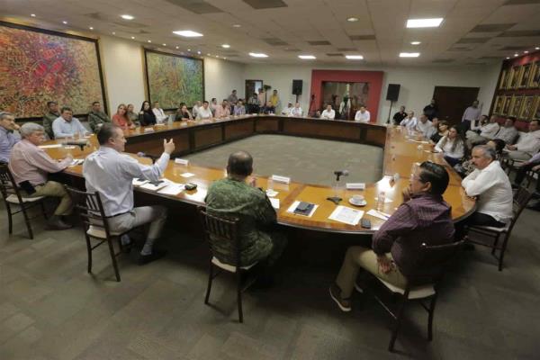 Gobernador convoca a alcaldes a actuar en un solo frente ante Covid-19