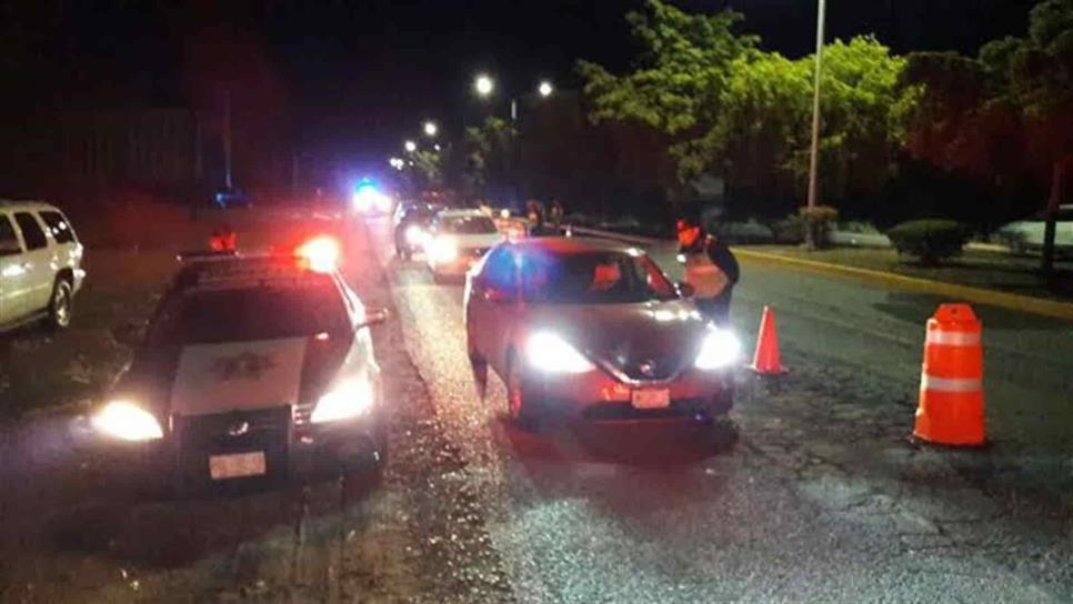 En este «puente», 11 hombres durmieron en barandilla de Ahome En este «puente», 11 hombres durmieron en barandilla de Ahome