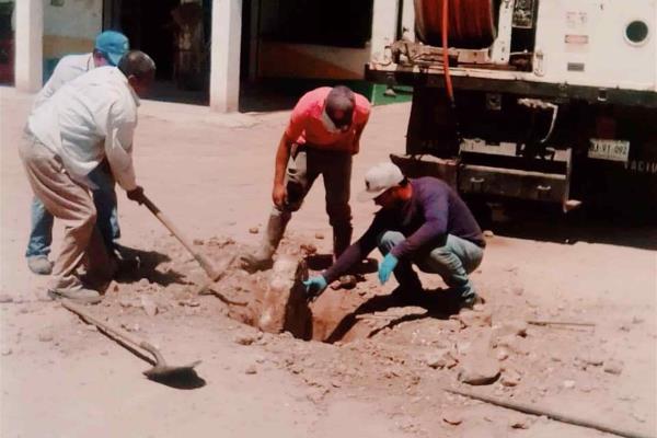 Continúa Japaf con el desazolve de drenajes en comunidades