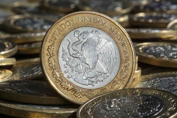 Peso gana y el dólar se cotiza en $24.10 por unidad