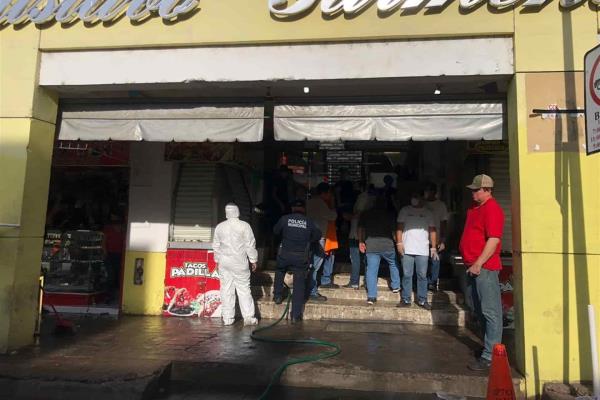 Desinfectan Mercado Garmendia por 20 locatarios sospechosos y una muerte de Covid-19