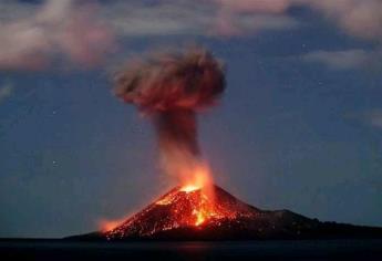 El volcán Krakatoa hace erupción y mantiene actividad constante