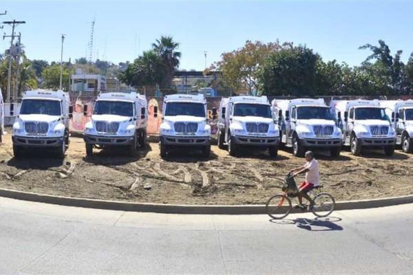 Entrega Municipio 10 nuevos camiones recolectores de basura en Mazatlán
