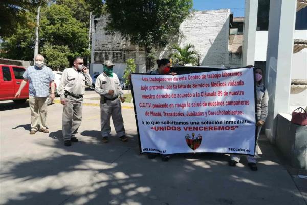Se manifiestan empleados de Pemex en Los Mochis