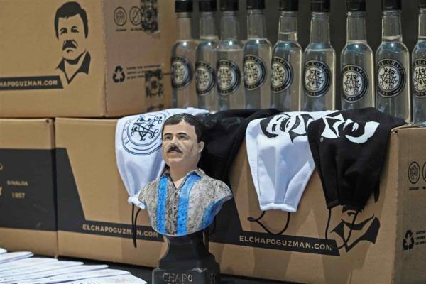 Hija de “El Chapo Guzmán entrega despensas en Guadalajara