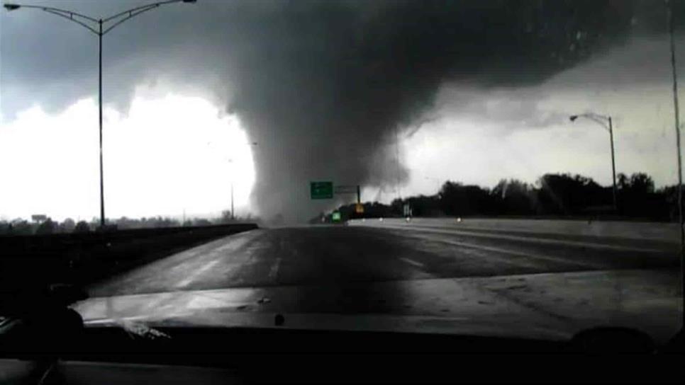 Tormenta y tornado en Nuevo León dejan a dos personas sin vida