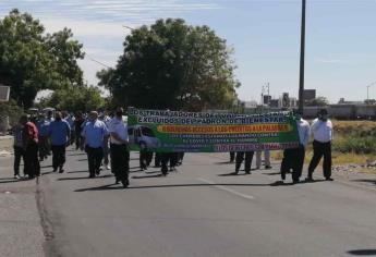 Se manifiestan choferes urbanos y taxistas en Culiacán