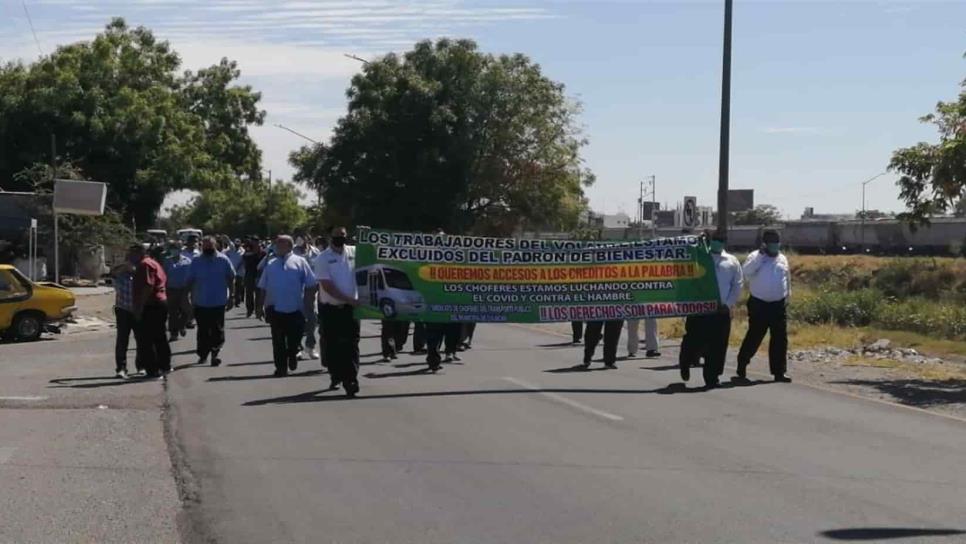 Se manifiestan choferes urbanos y taxistas en Culiacán