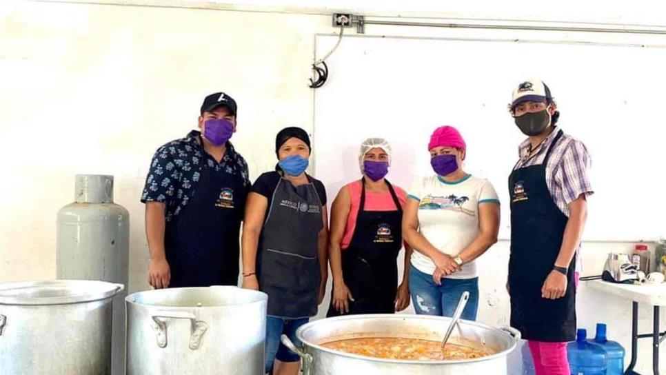 Cocinan kilos de comida y la donan en la Isla de la Piedra