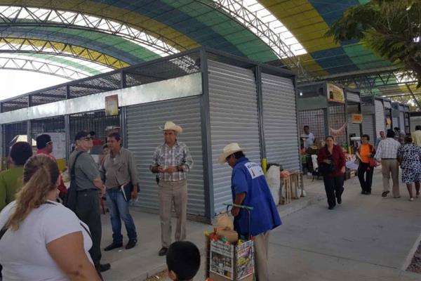 Clausuran 5 puestos del Mercado Zona 030 por vender productos no esenciales