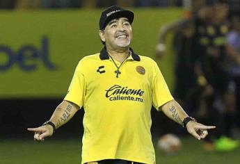 Diego Armando Maradona renueva con Gimnasia y Esgrima