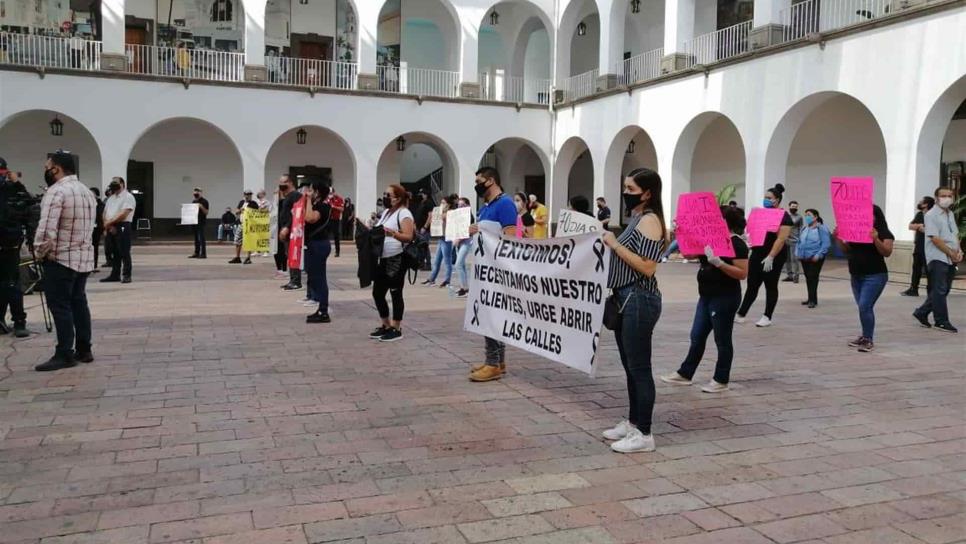 Comerciantes irrumpen Sesión de Cabildo, en Culiacán Comerciantes irrumpen Sesión de Cabildo, en Culiacán