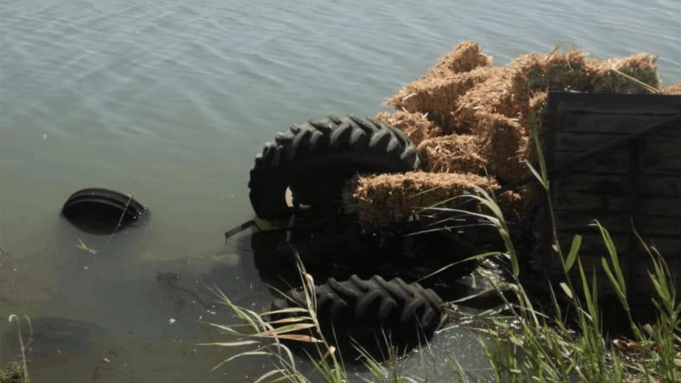 Cae tractor al Canal Alto, cerca del ejido Campo 38