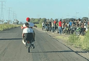 Jóvenes organizan carreras clandestinas de moto entre Ahome y El Fuerte