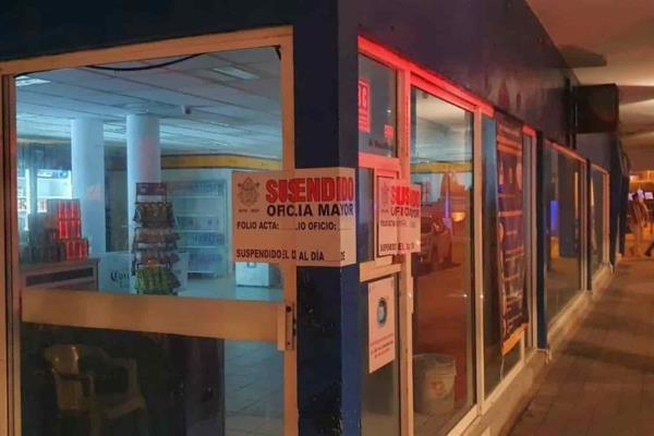Sancionan a más de 20 negocios de Mazatlán por superar aforo permitido