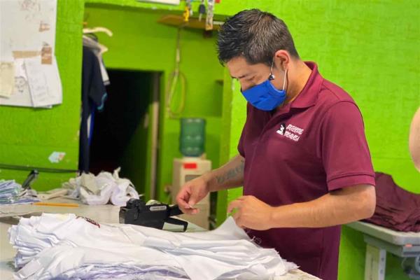 Se han confeccionado más de 800 mil uniformes escolares: Lizárraga